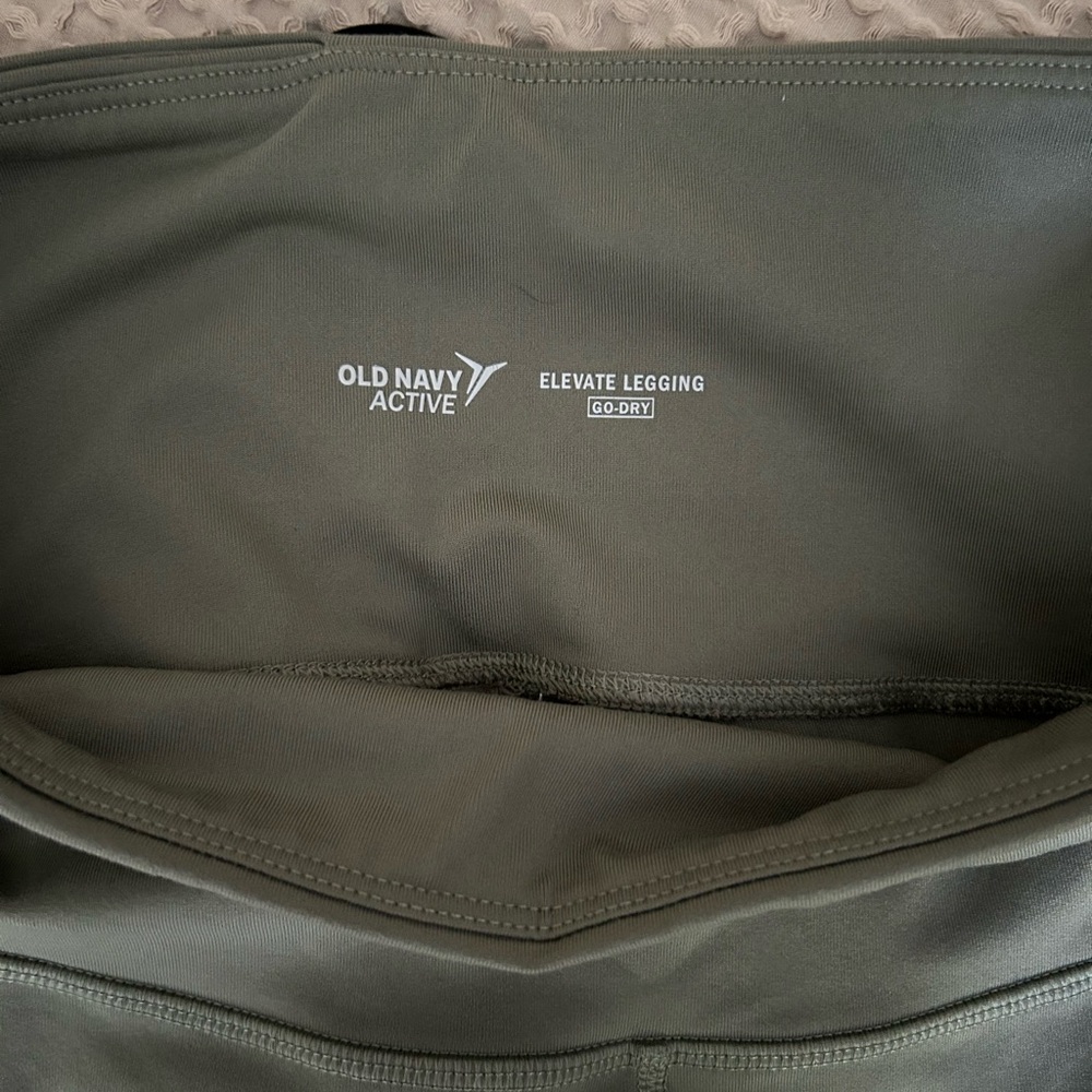 Old Navy Active Elevate Leggings | Green| Size M | mesh sides